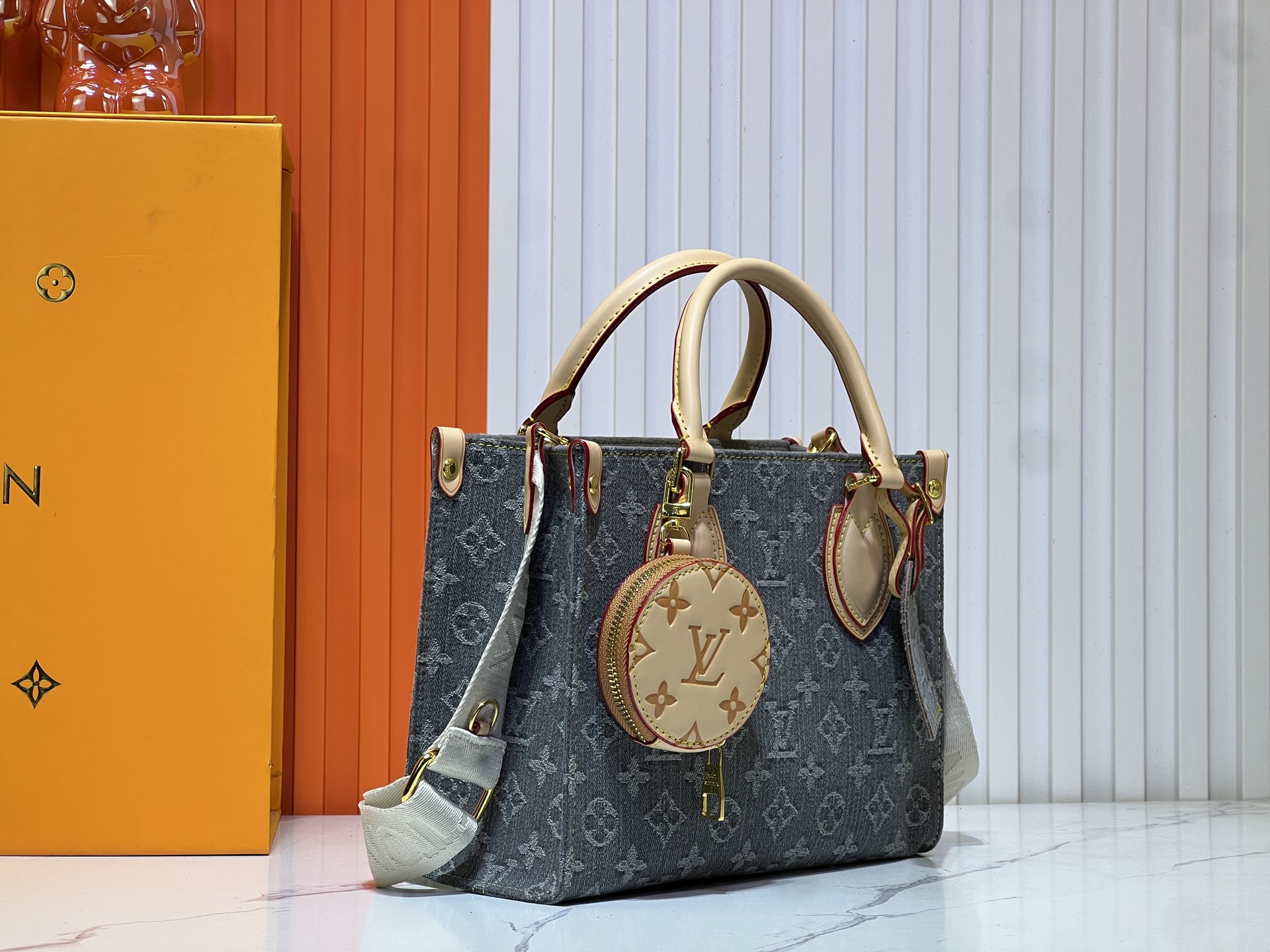 25cm PM ルイヴィトン オンザゴー LV Onthego M46373  デニム Monogram Reverse  Giant Toronスーパーコピー バッグ 代引き後払い可能国内発送